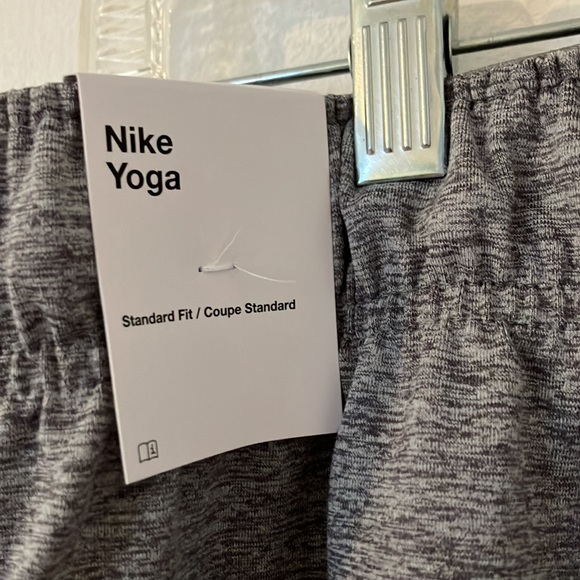 Nike Yoga Dri Fit - Picture 6 of 7
